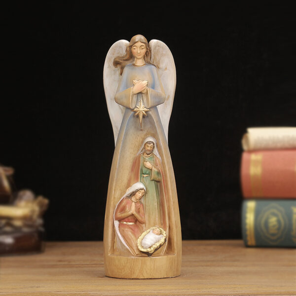 The statue of the Holy Family under the gaze of the Archangel of Divine Guardianship inherits the light of faith. - 图片 3