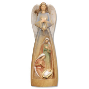 The statue of the Holy Family under the gaze of the Archangel of Divine Guardianship inherits the light of faith.